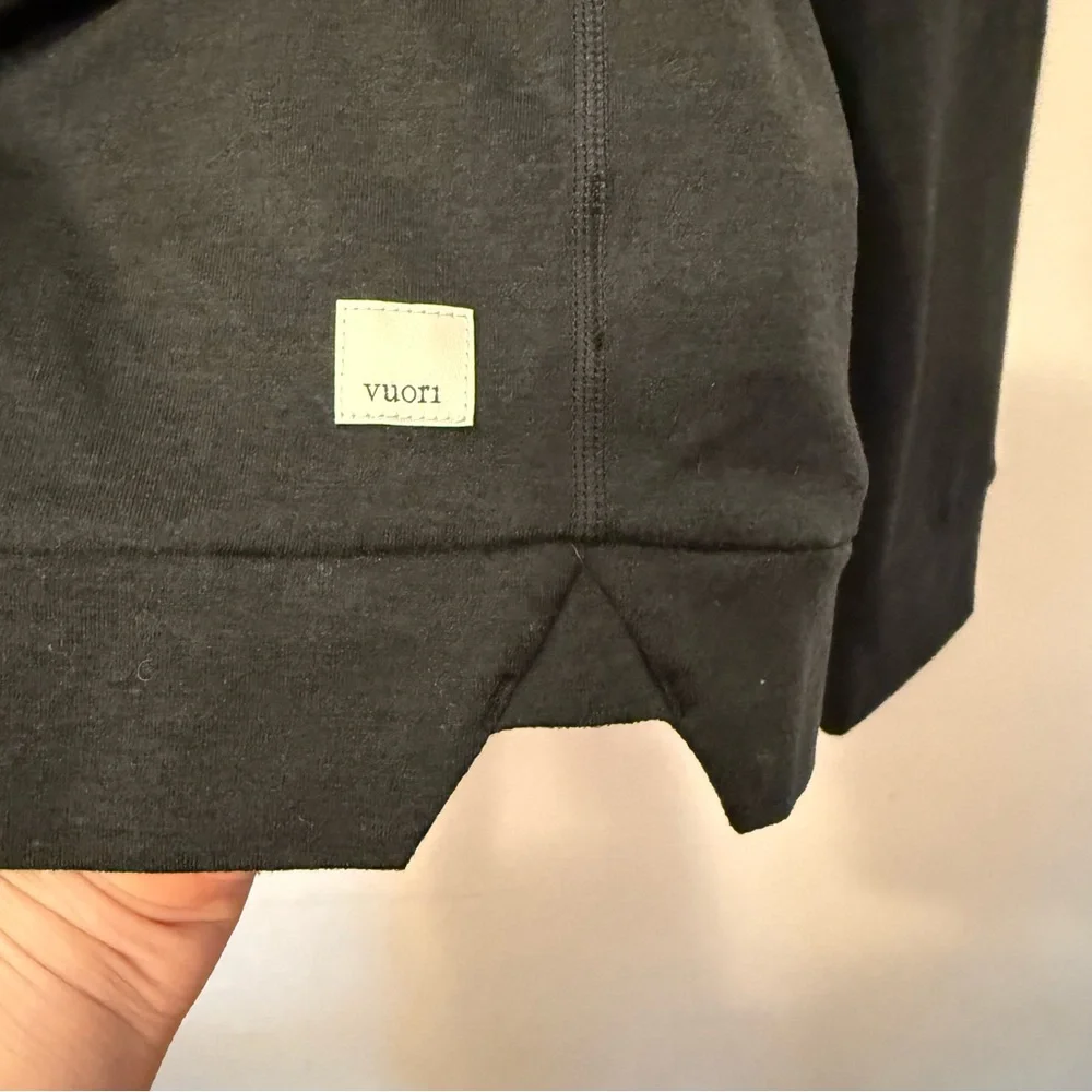 Vuori halo woman’s hoodie. Size Small - Picture 3 of 5